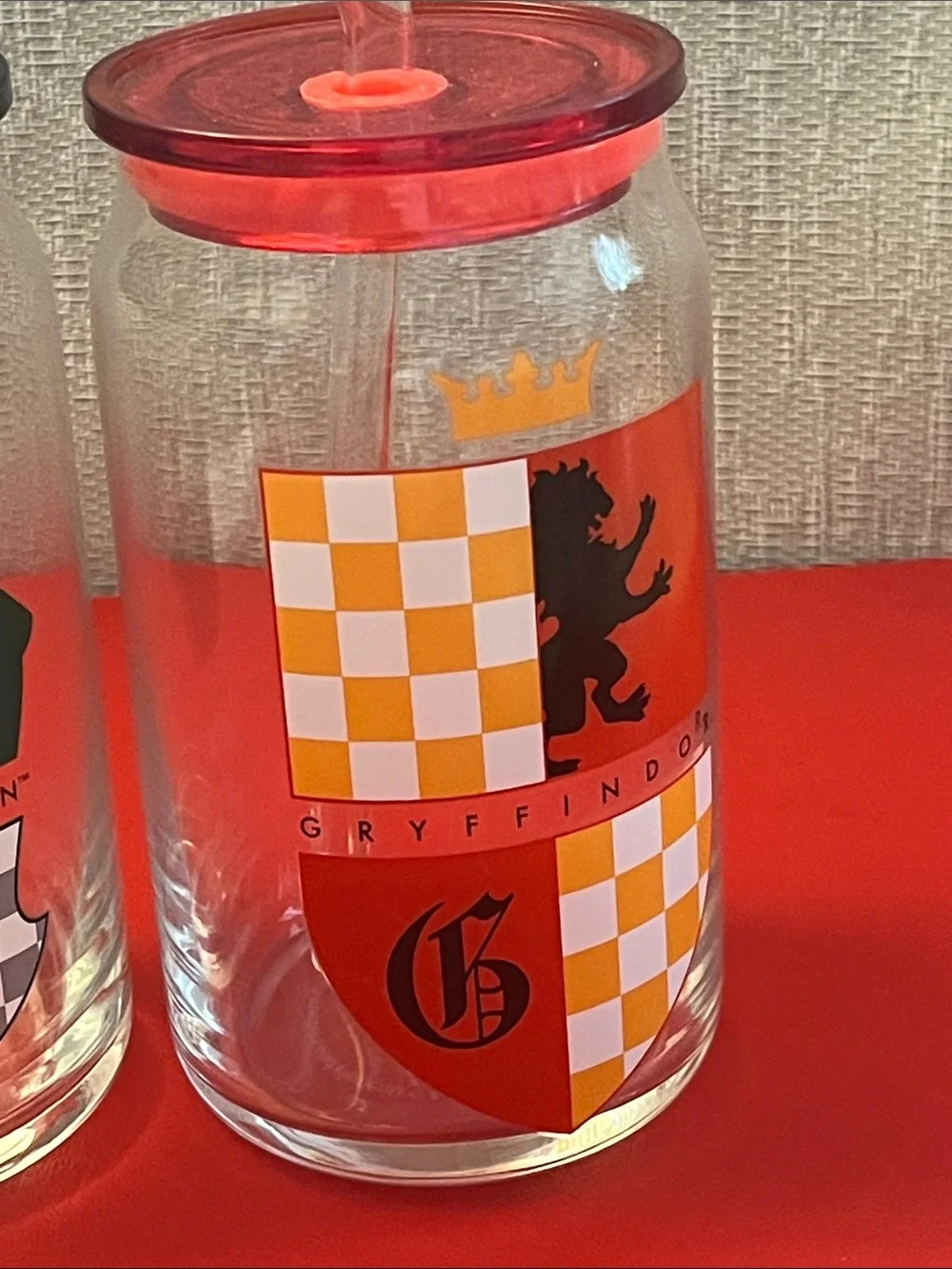 Harry Potter House Crests Glass Tumblers with Lids and Straws, 16oz Glass Cup